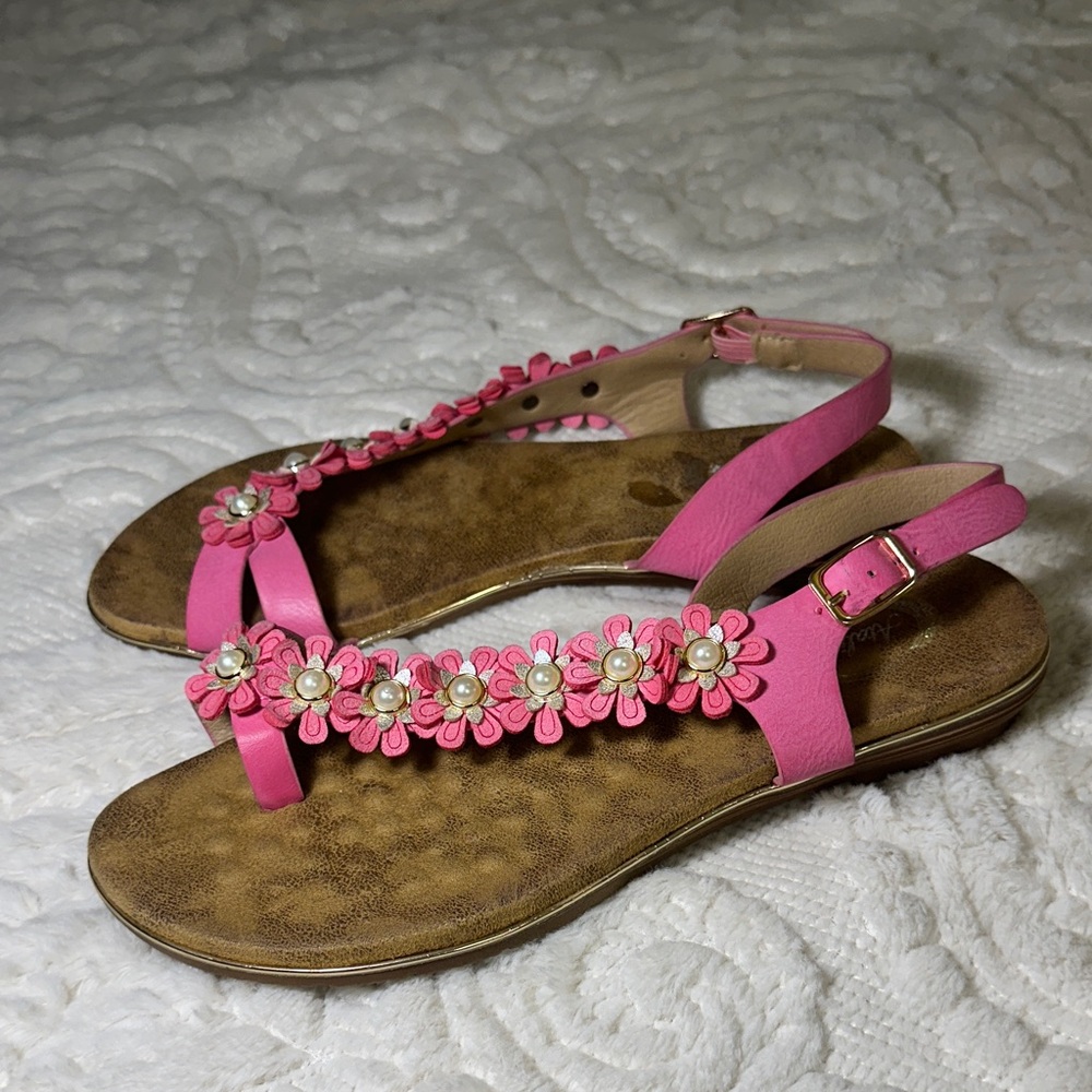 Atalina toe ring Pink Floral w/pearl beads Women's leather Sandals sz 39